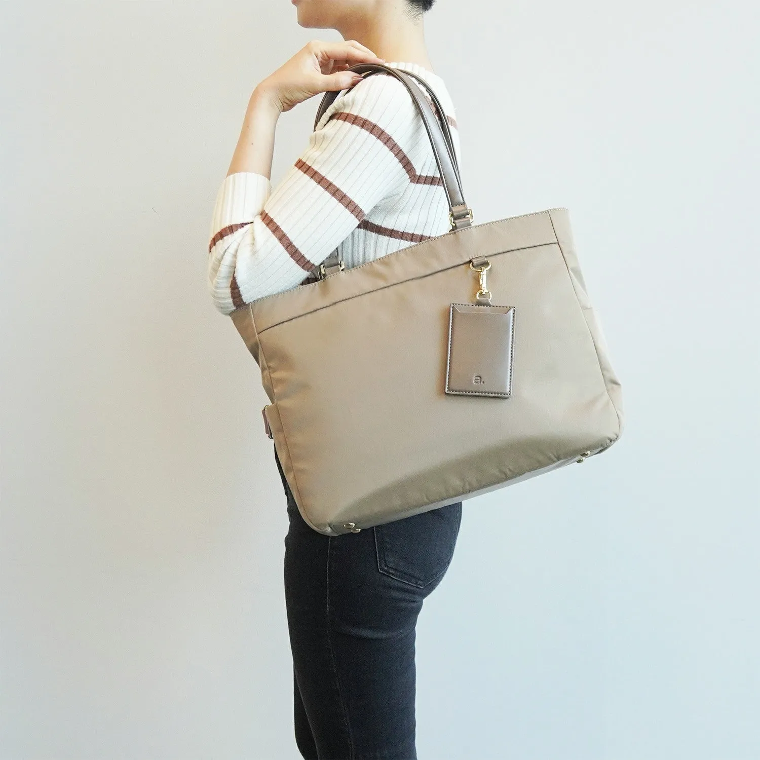 ACE ZIPPY Tote Medium