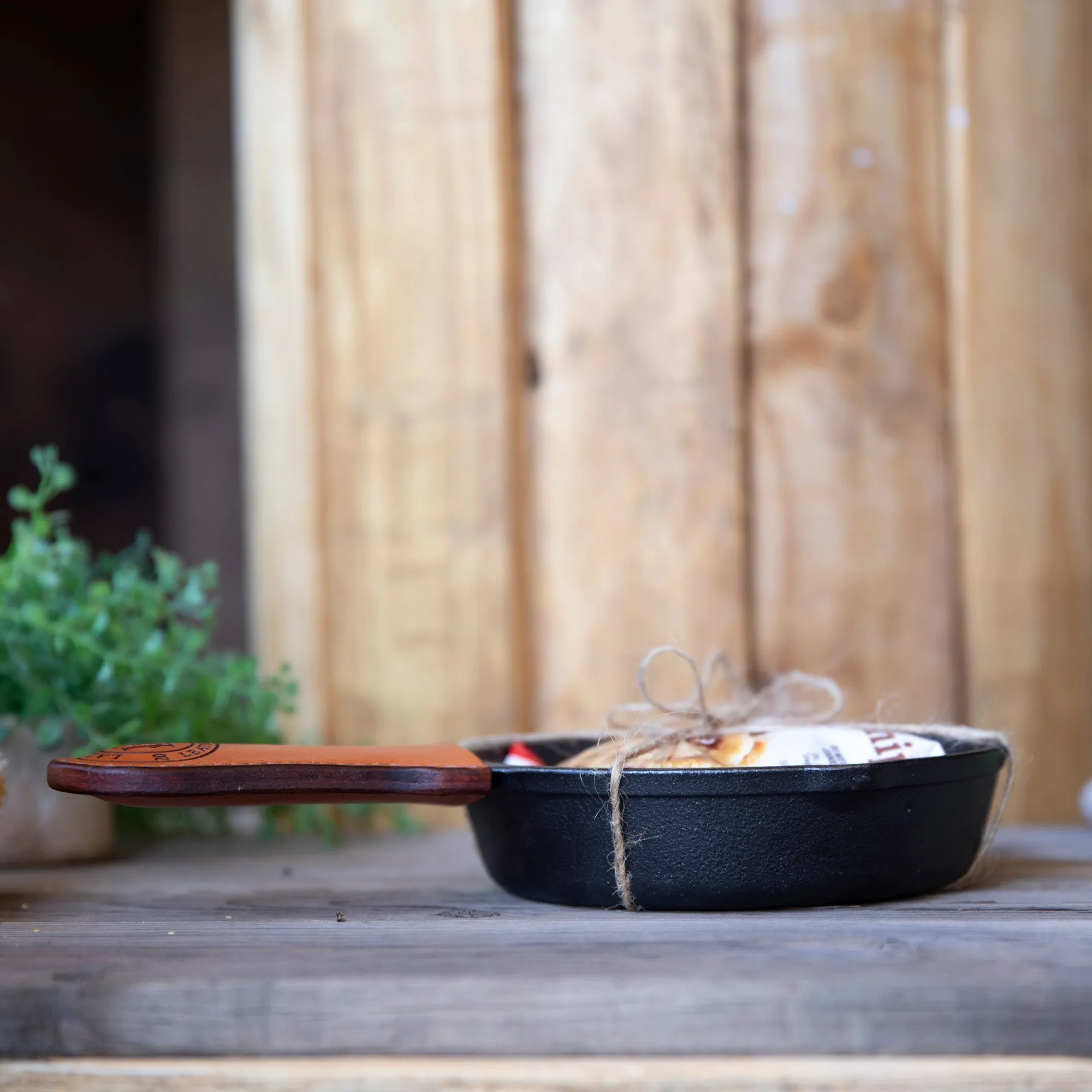 Cast Iron Skillet Leather Handle Cover Gift Set
