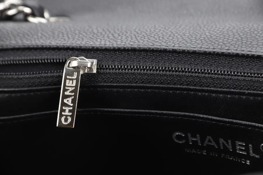 CHANEL CLASSIC JUMBO (1317xxxx ) BLACK CAVIAR SILVER HARDWARE WITH CARD AND DUST COVER
