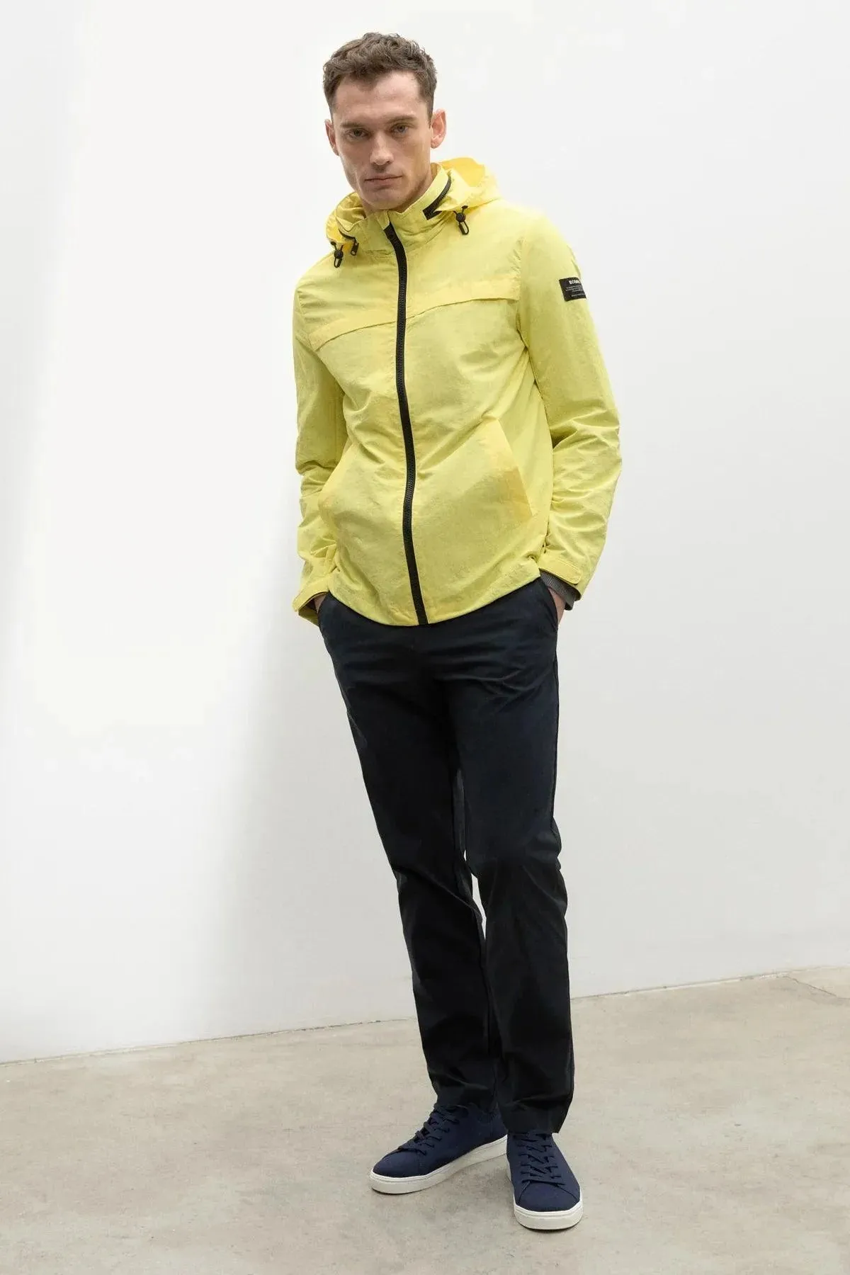 Chubasquero Ecoalf de Hombre Benia Lemonade