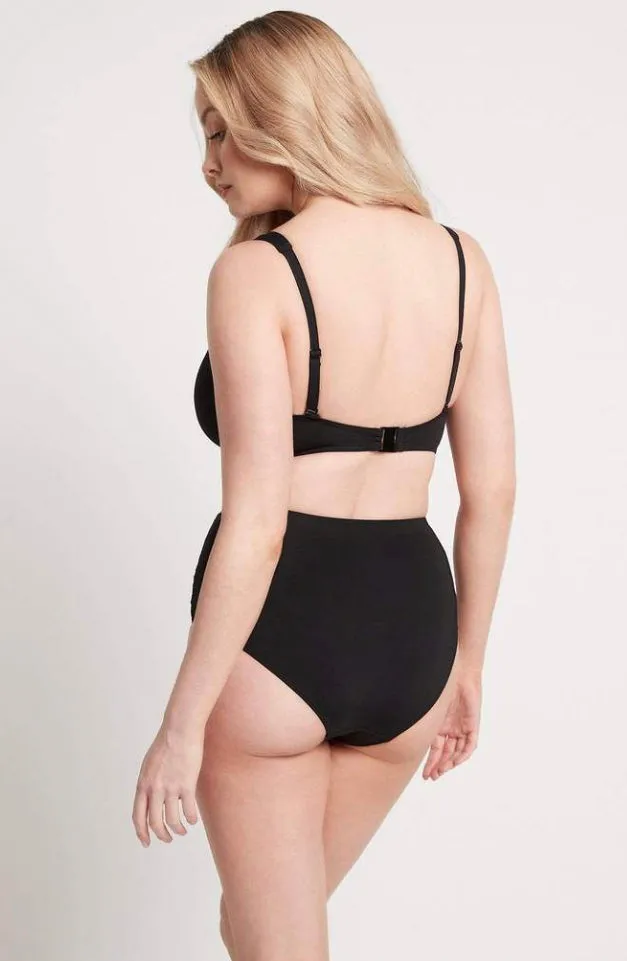 ESSENTIALS G CUP CROSS FRONT
