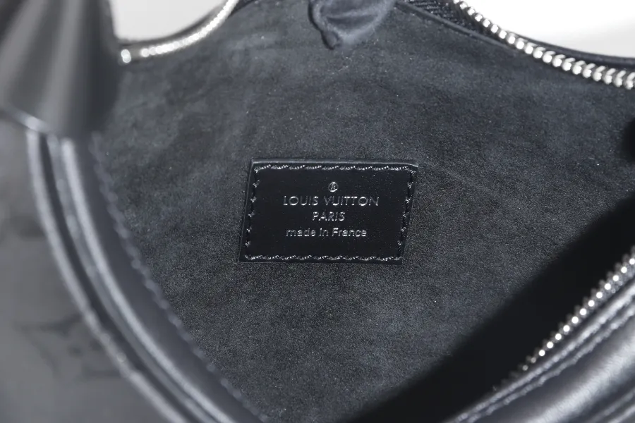 LOUIS VUITTON LOOP BLACK MONOGRAM SILKSCREEN PRINT (M11267) CALFSKIN SILVER HARDWARE WITH CHAIN , LEATHER STRAP, DUST COVER AND BOX