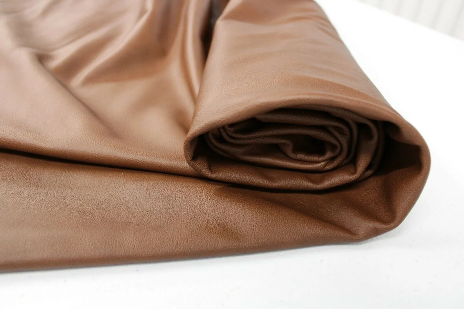 MAPLE BROWN COWHIDE LEATHER/ 2.5 oz-3 oz (1.0 to 1.2m)