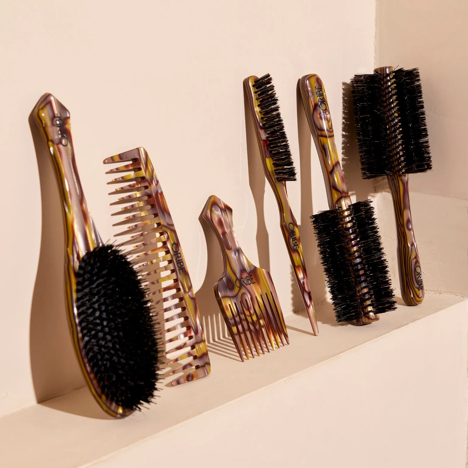 Oribe Italian Resin Large Round Brush