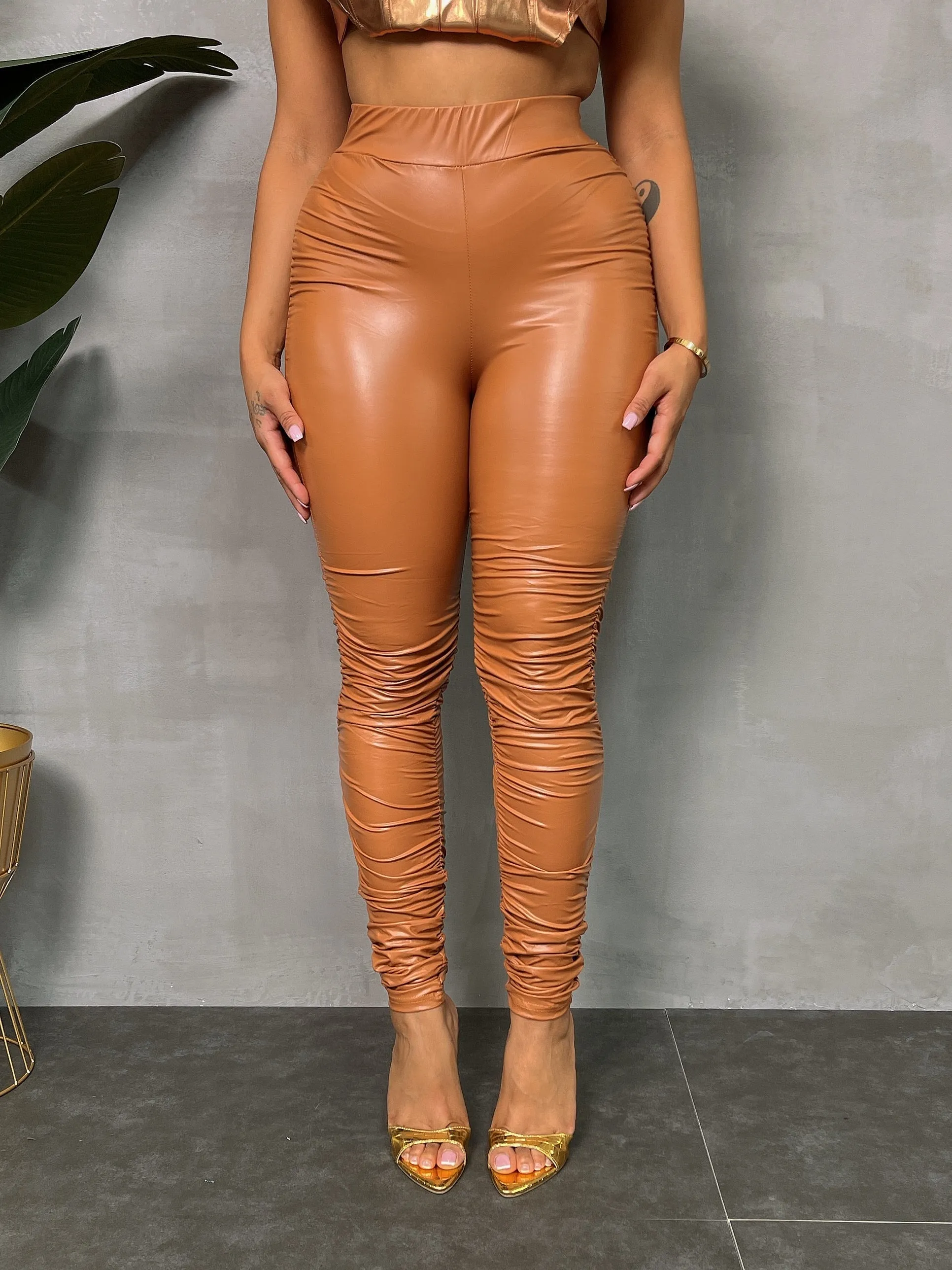 PU05P-PU Leather Ruched Leggings