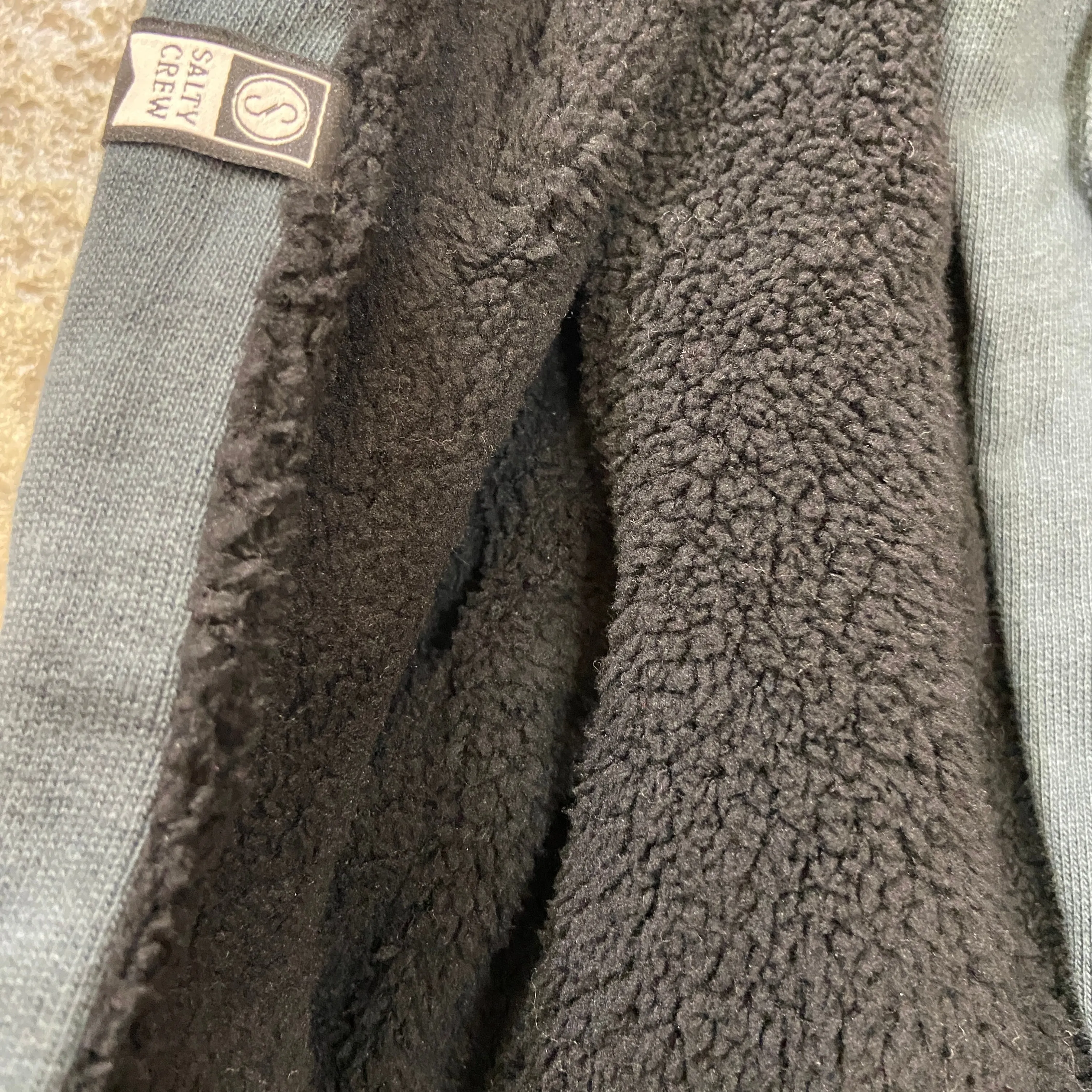 SALTY CREW   ANGLER SHERPA ZIP FLEECE - COAL/BLACK
