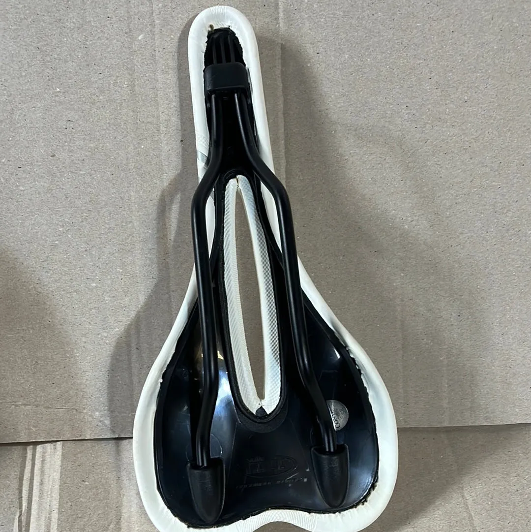 SELLE ITALIA X1 WHITE 280x135mm