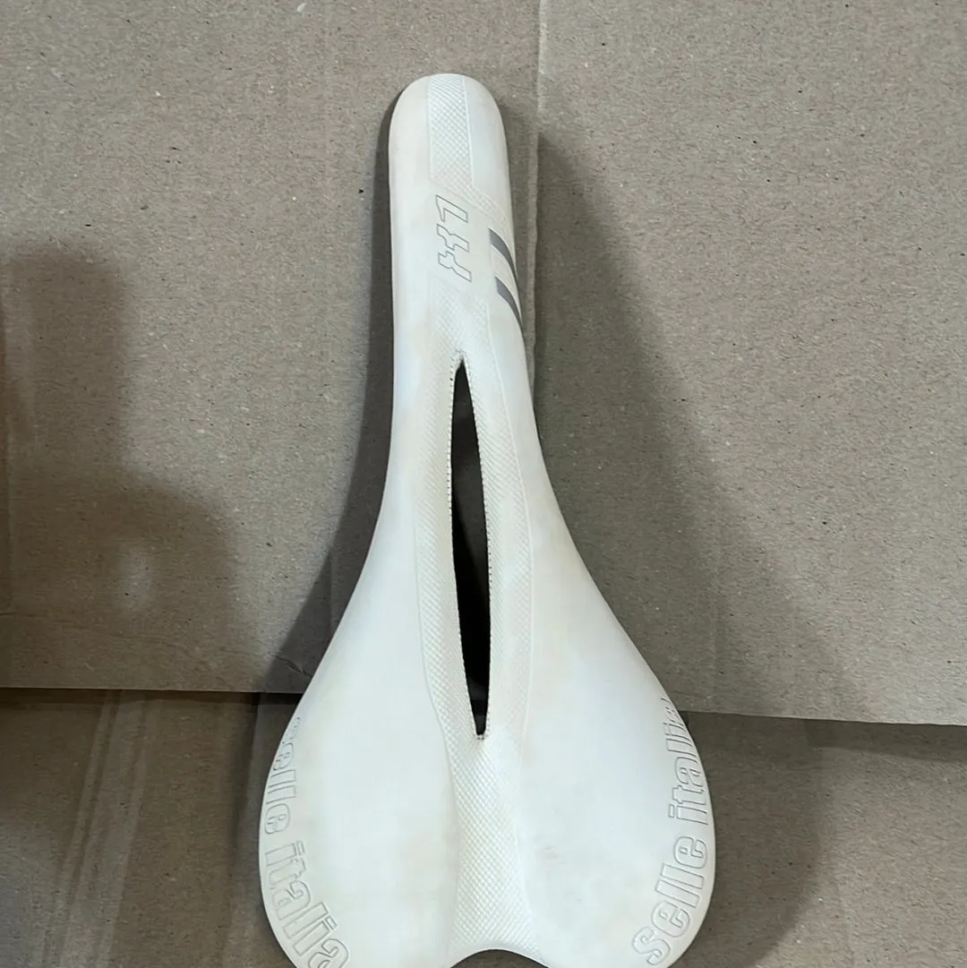 SELLE ITALIA X1 WHITE 280x135mm