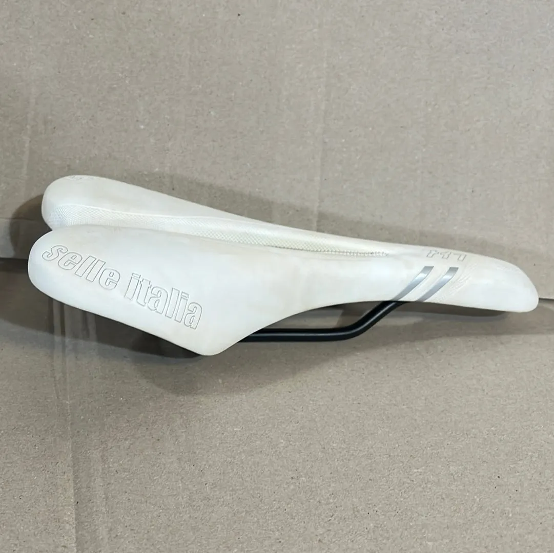 SELLE ITALIA X1 WHITE 280x135mm