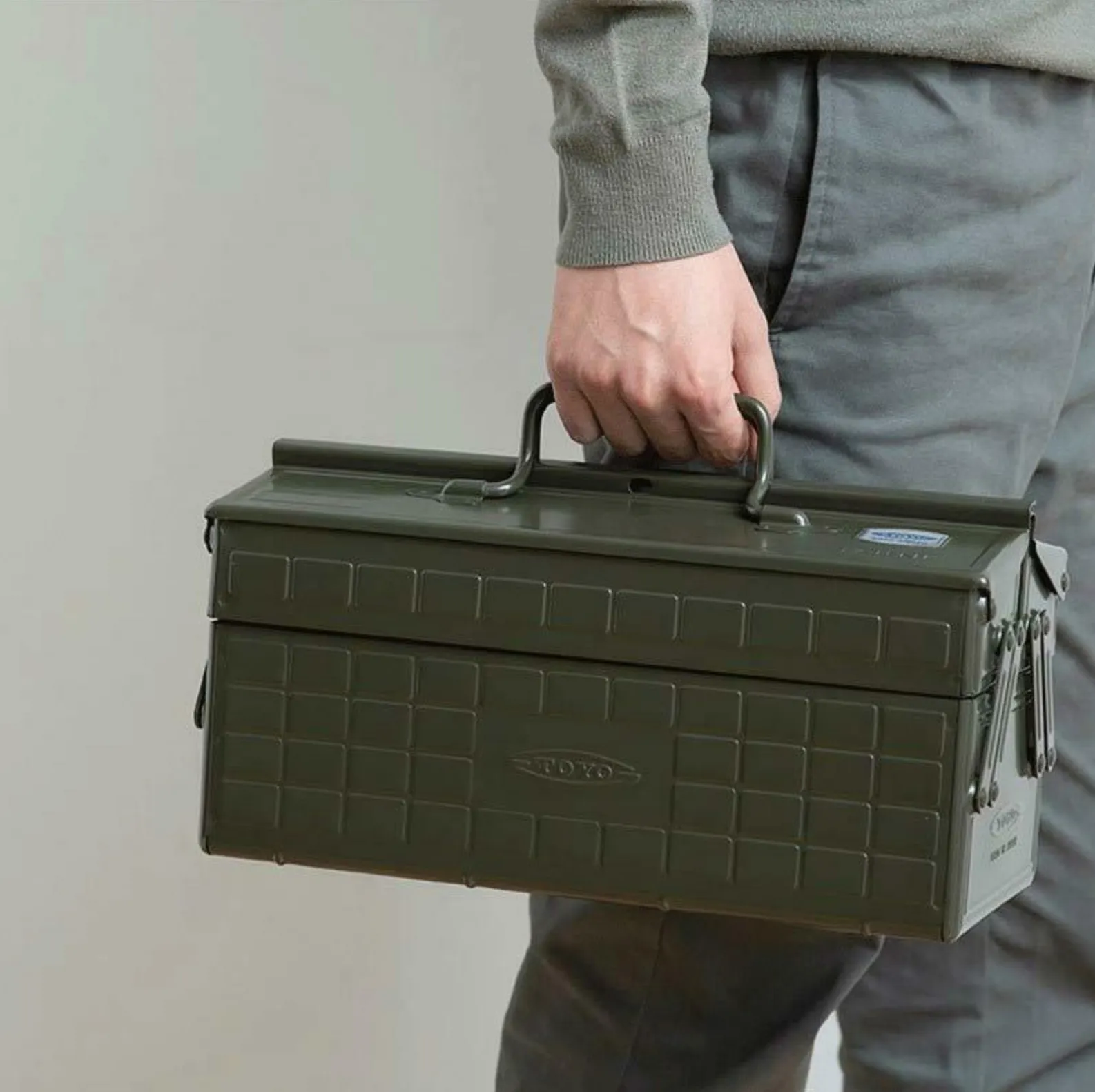 Steel Cantilever Lid Toolbox with Upper Storage Trays and Leather Liners