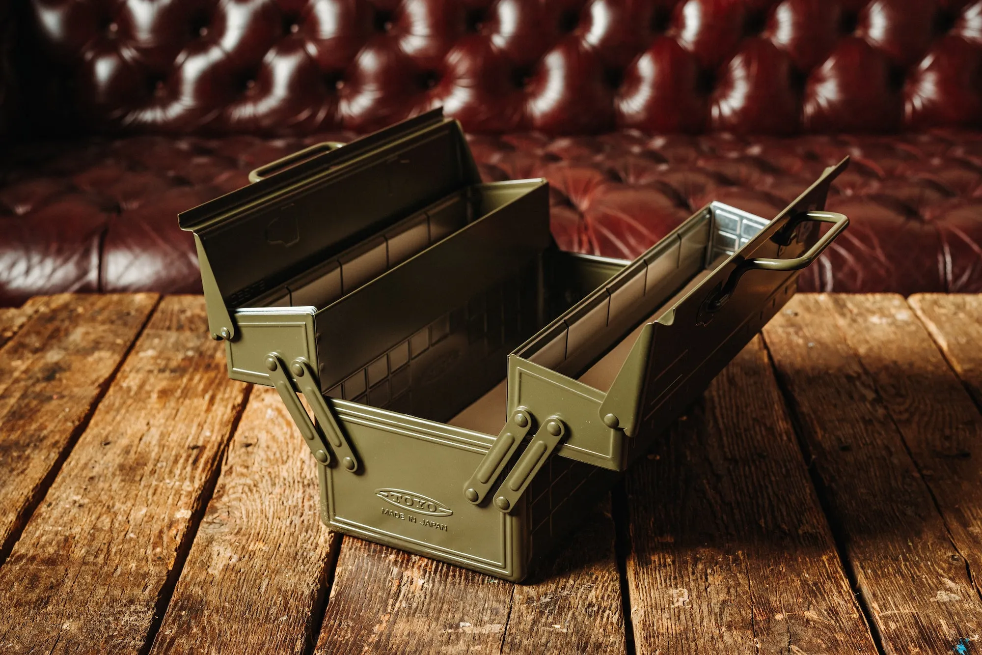 Steel Cantilever Lid Toolbox with Upper Storage Trays and Leather Liners