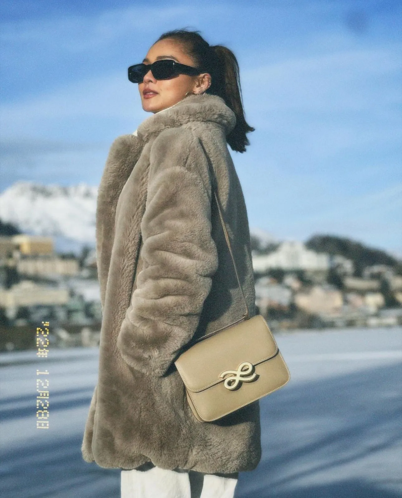 Timelessness 22 PU Clay